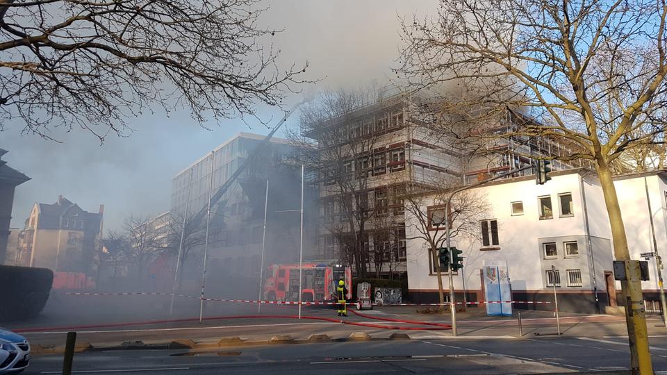 Brand In Frankfurter Fachhochschule Keine Verletzten Hessenschau De Panorama