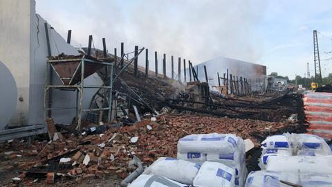 Der Tag danach: Die abgebrannte Halle in Hünfeld