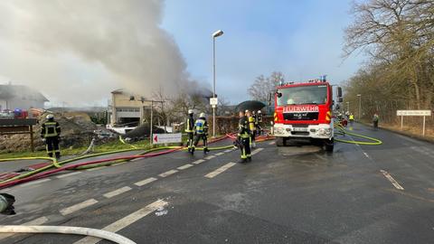 Die Polizei ermittelt nach dem Feuer in Lollar wegen Brandstiftung.