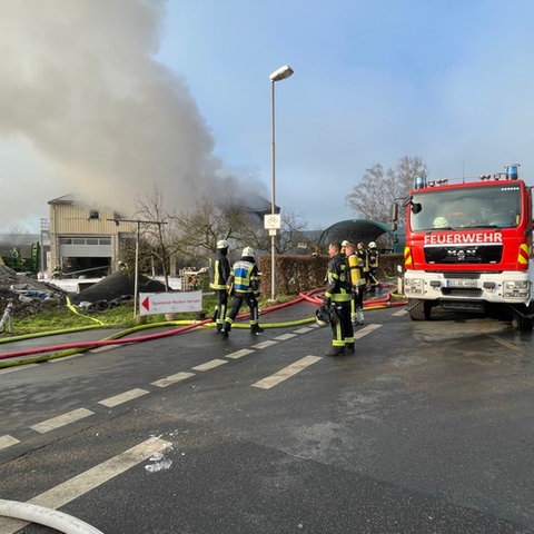 Die Polizei ermittelt nach dem Feuer in Lollar wegen Brandstiftung.