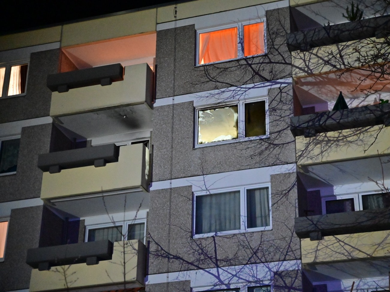 Frankfurt: Toter bei Brand in Mehrfamilienhaus