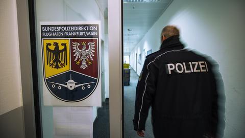 Bundespolizei am Flughafen in Frankfurt