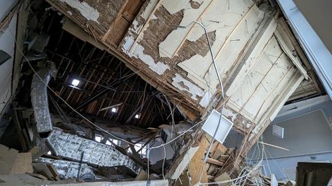 Eingestürzte Decke im Hörsaal 205 der Uni Marburg