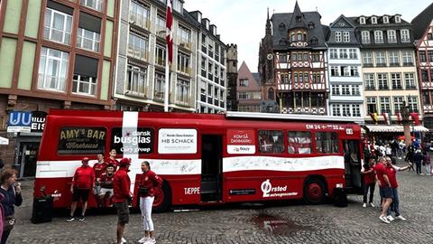 Dänische Fans waren bereits am Mittwoch auf dem Römerberg.