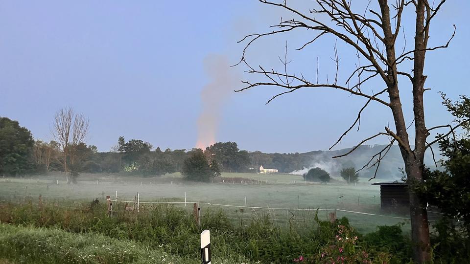 Hunderte Strohballen In Hessen In Flammen - Polizei Sucht Brandstifter ...