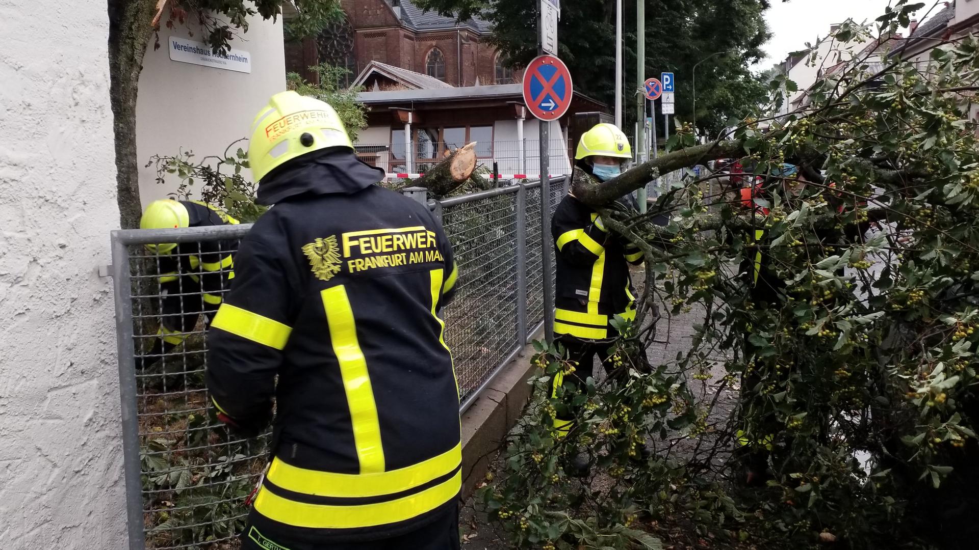 Feuerwehr im Dauereinsatz Unwetter fegen über Hessen