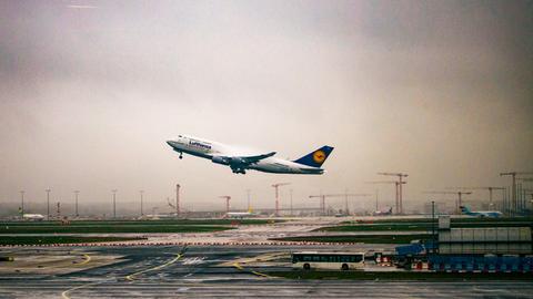 Aufnahme einer Lufthansa-Maschine am Flughafen Frankfurt