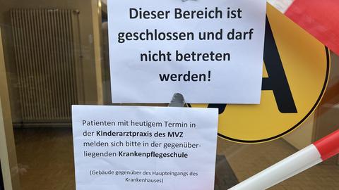 Der Eingang zum Medizinischen Versorgungszentrum am Krankenhaus war heute Morgen gesperrt.