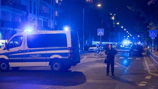 Mordprozess In Frankfurt Gestartet: Mann Mit 27 Messerstichen Getötet ...