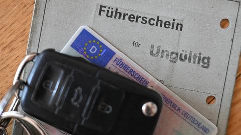 Führerschein mit Autoschlüssel