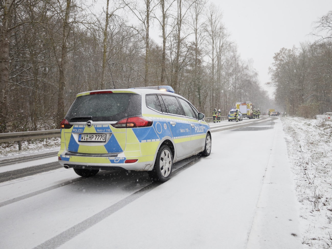 Schnee und Glätte in Hessen: Staus, Schulausfälle und 170 gestrichene Flüge