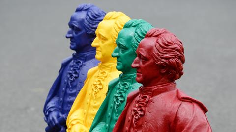 Bunte Goethe-Figuren des Künstlers Ottmar Hörl