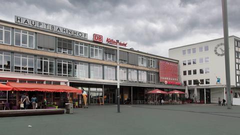 Aufschrift "Kulturbahnhof" auf dem Kasseler Hauptbahnhof