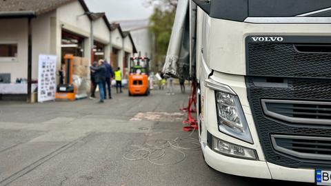 Hilfstransport: Lkw von vorne