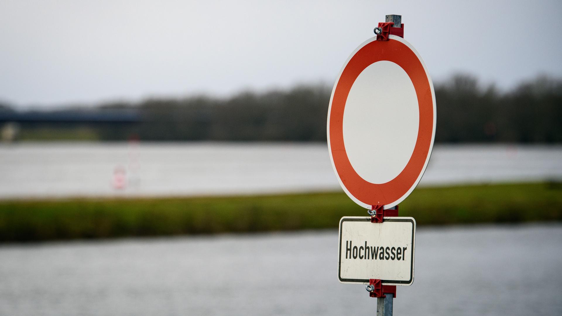 Regenwetter - Rhein-Wasserstände Steigen | Hessenschau.de | Panorama