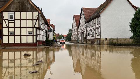 Eine überflutete Straße.