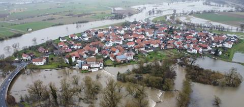 Hochwasser In Hessen: Lage Bleibt Angespannt - Höchste Meldestufe An Weser