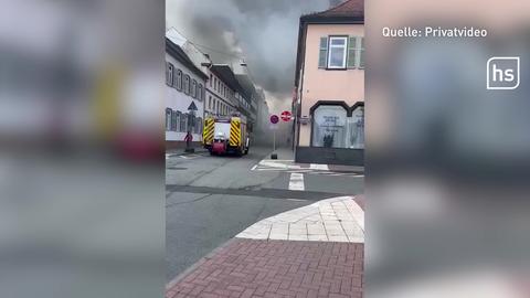 Feuerwehr-Einsatzkräfte im Löscheinsatz