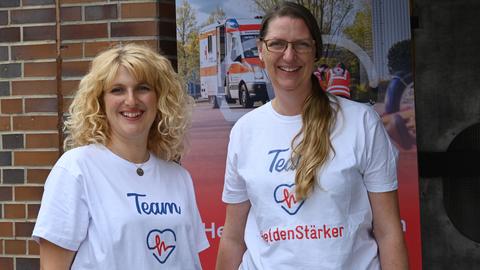 Stefanie Seeger und Marion Muhalia, der Vorstand des Vereins Heldenstärker aus Zwingenberg