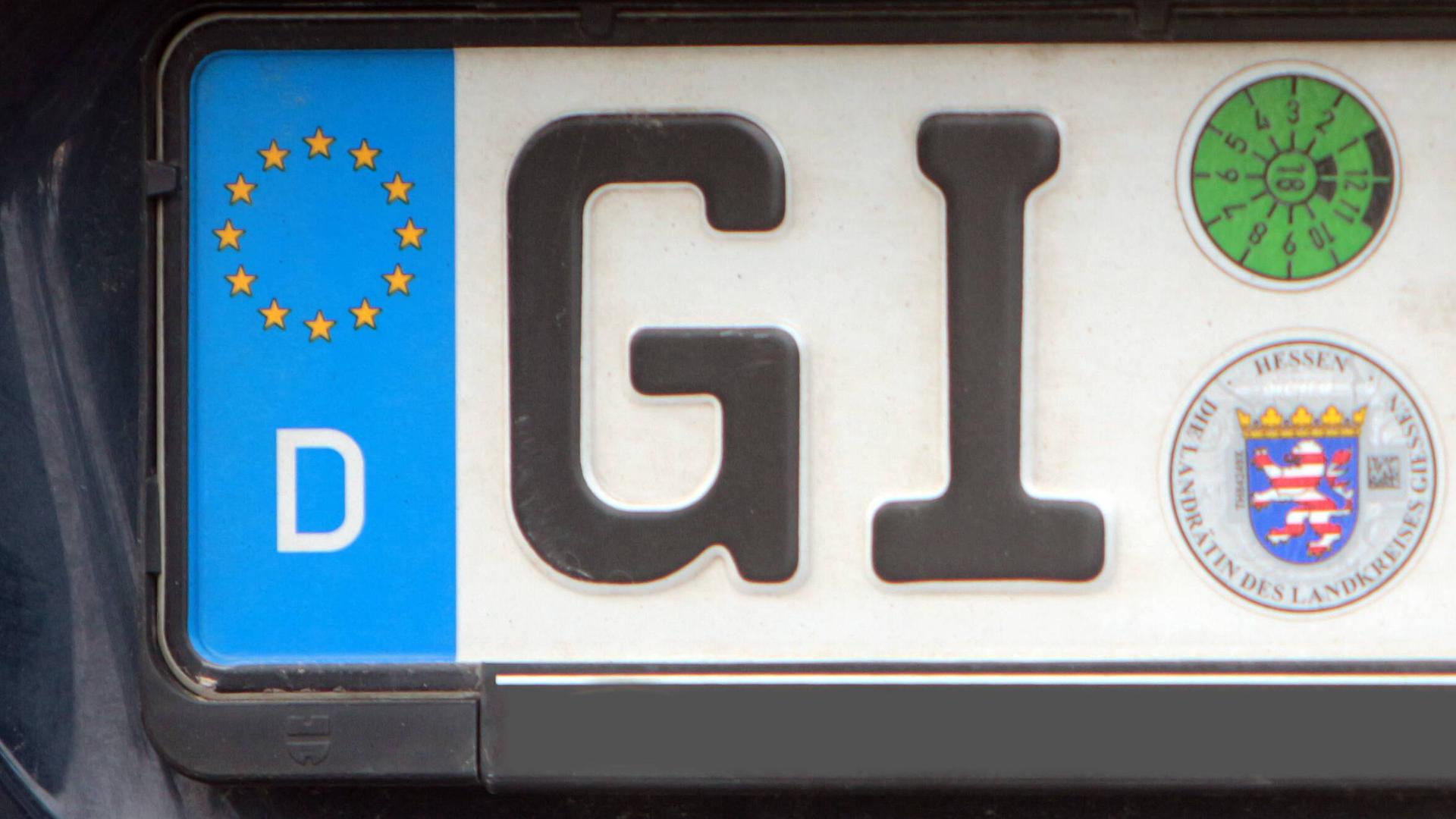 Rechtsextreme Codes: Diese Auto-Kennzeichen stehen jetzt in Gießen auf dem  Index