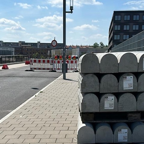 Abgesperrte Walter-Spiller-Brücke in Offenbach