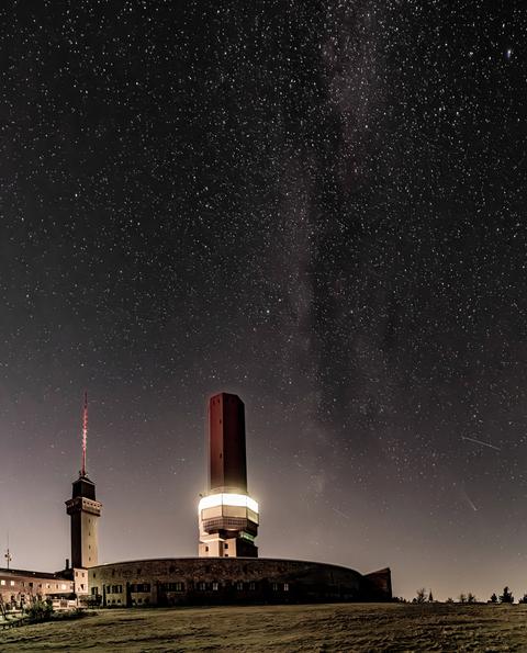 Tsuchinshan-Atlas über dem Feldberg in Taunus.