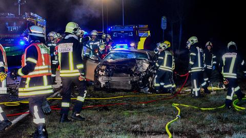 Autowrack an der Unfallstelle bei Laubach (Gießen)