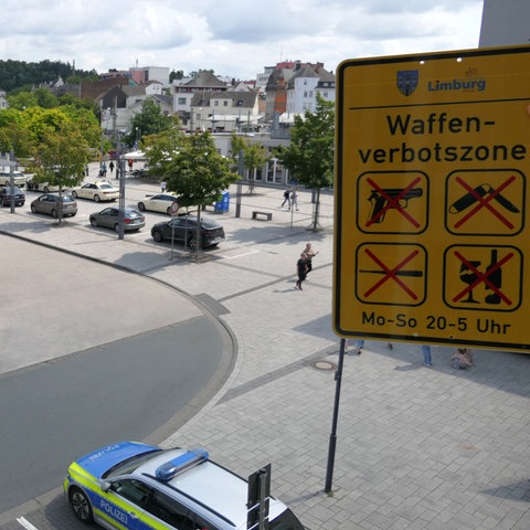 Blick auf Waffenverbotszone am Limburger Bahnhofsvorplatz