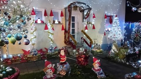 Weihnachtlich geschmücktes Haus in Schlangenbad (Rheingau-Taunus)