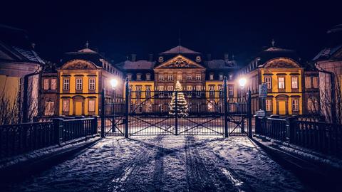 "Winterliche Abendstimmung am Residenzschloss in Bad Arolsen." Das Foto hat uns hessenschau.de-Nutzerin Siri Lobodzinski aus Diemelsee geschickt.