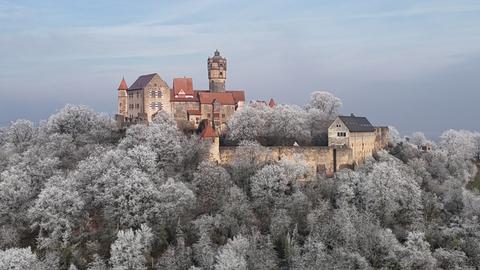 Die Ronneburg im Raureif. Die Aufnahme hat uns hessenschau.de-Nutzer Bernd Jürgen Frech aus Gründau geschickt.