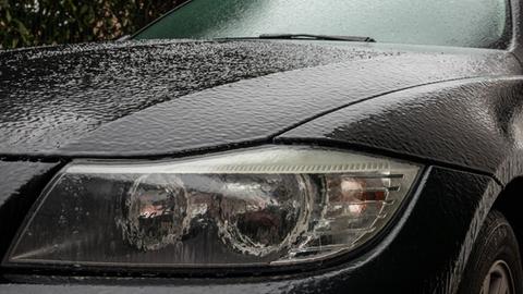 "Der Eisregen hat sich bemerkbar gemacht", schreibt uns hessenschau.de-Nutzer Peter Vlastarakis aus Riedstadt zu seinem Foto.