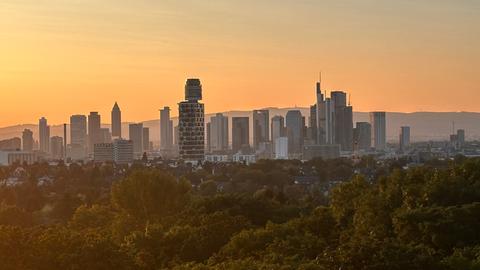 "Guten Abend Frankfurt! Ausblick vom Frankfurter Goetheturm." Das Foto hat uns hessenschau.de-Nutzerin Sylvia Treusch geschickt.