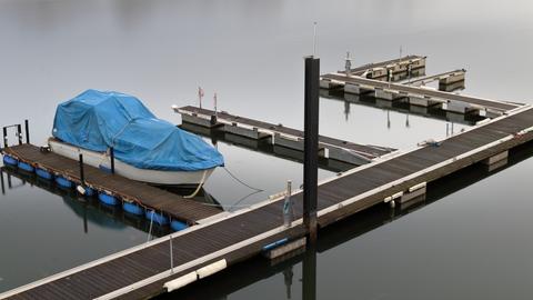 Winterruhe im Schiersteiner Hafen in Wiesbaden. Das Foto hat uns hessenschau.de-Nutzer Sascha John geschickt.