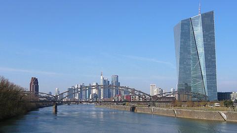 "Blick auf Mainhattan und die EZB an einem sehr schönen, aber auch sehr kalten Februartag." Das Foto hat uns hessenschau.de-Nutzerin Bärbel Andres aus Frankfurt geschickt.