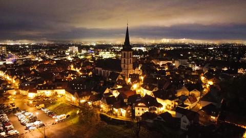 Die historische Altstadt von Oberursel - beleuchtet bei Nacht. Das Foto hat uns hessenschau.de-Nutzer Jan Karges aus Waldsolms geschickt.