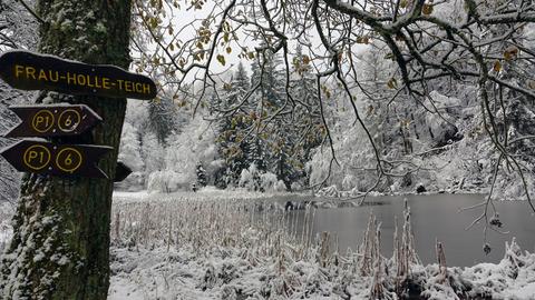 "Der Frau Holle Teich am heutigen Morgen auf dem Hohen Meißner." Fotografiert hat das Bild Peter Kerst aus Waldkappel.