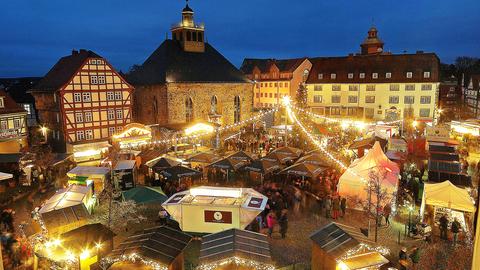 Traumhafte Abendstimmung auf den Schwälmer Weihnachtsmarkt. Das Foto hat uns hessenschau.de-Nutzer Jörg Döringer aus Schwalmstadt geschickt.