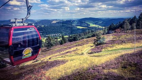 "Heideblüte auf dem Ettelsberg bei Willingen." Das Foto hat uns hessenschau.de-Nutzerin Siri Lobodzinski aus Diemelsee geschickt.