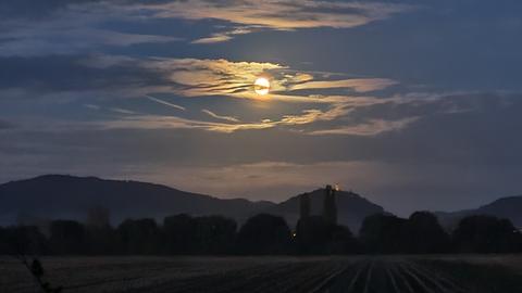 Supermond am 17.10.2024 über über der Starkenburg in Heppenheim