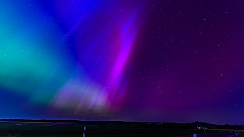 Polarlichter über Grebenstein. Ein Blick von einer Landstraße. 