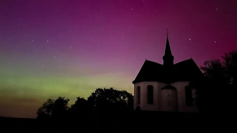 Es leuchtet über der Kreuzkapelle in Bad Camberg.