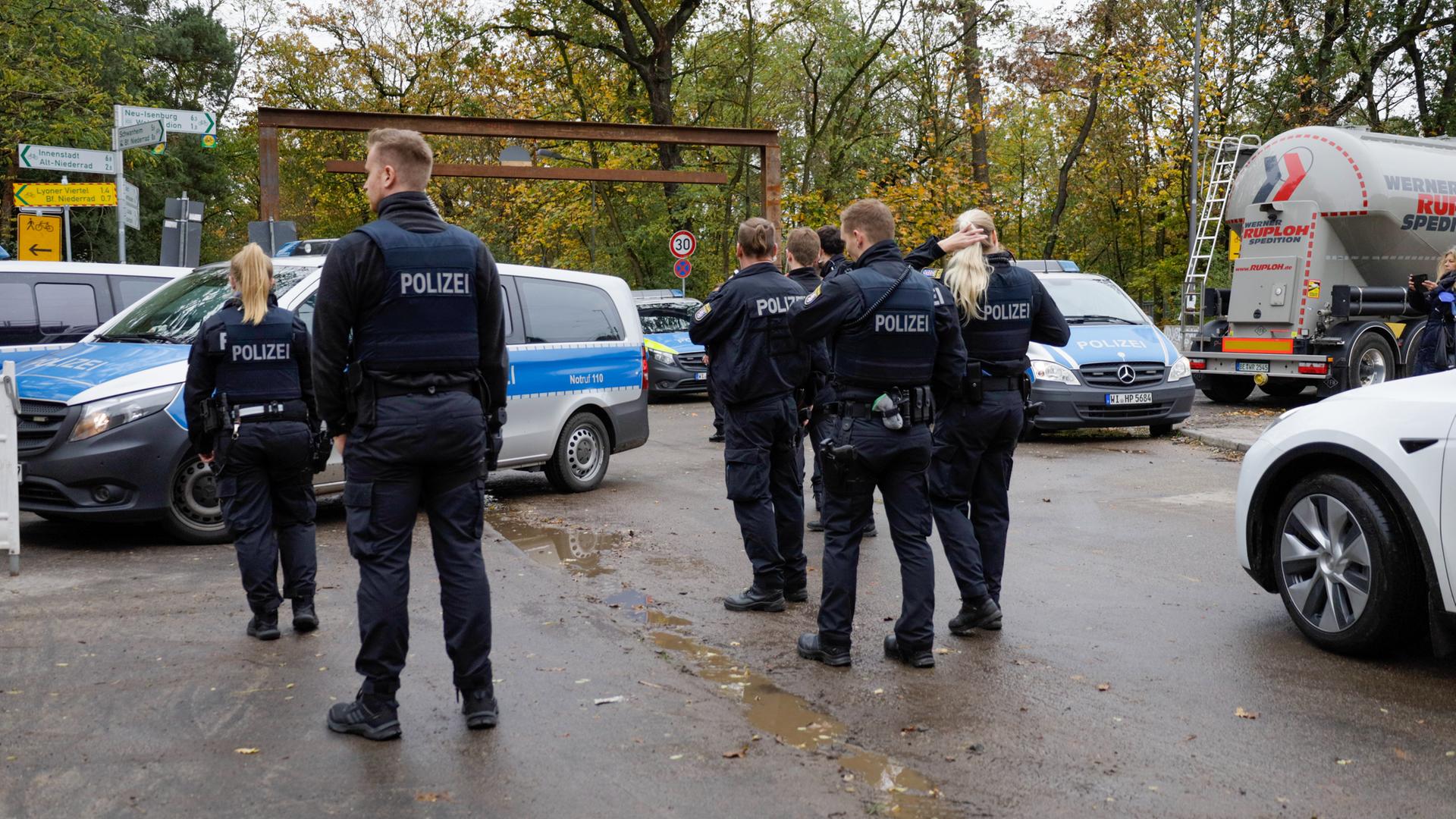 ++ Frankfurt: Police operation after false emergency call ++ Rhine on ...