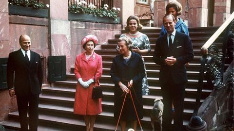 Queen Elizabeth II. bei zwei Besuchen in Hessen.