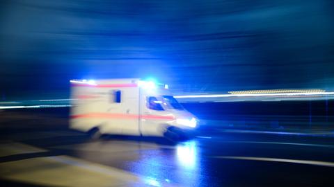 Sujet Rettungsdienst Rettungswagen Fahrt Nacht