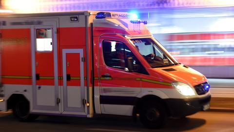 Sujet Rettungsdienst Rettungswagen Fahrt Nacht