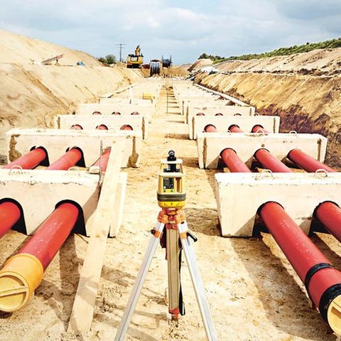 Beim Projekt Rhein-Main-Link sollen ähnliche Erdkabel verwendet werden wie hier bei der Baustelle im nordrhein-westfälischen Raesfeld.