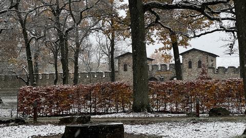 Saalburg leicht mit Schnee bedeckt