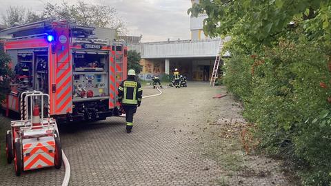 In der ehemaligen Carl-von-Ossietzky-Schule kam es am Abend erneut zu einem Brand. 