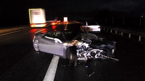 Der neue Sportwagen nach nur wenigen Stunden auf der auf der A5 bei Gemünden.